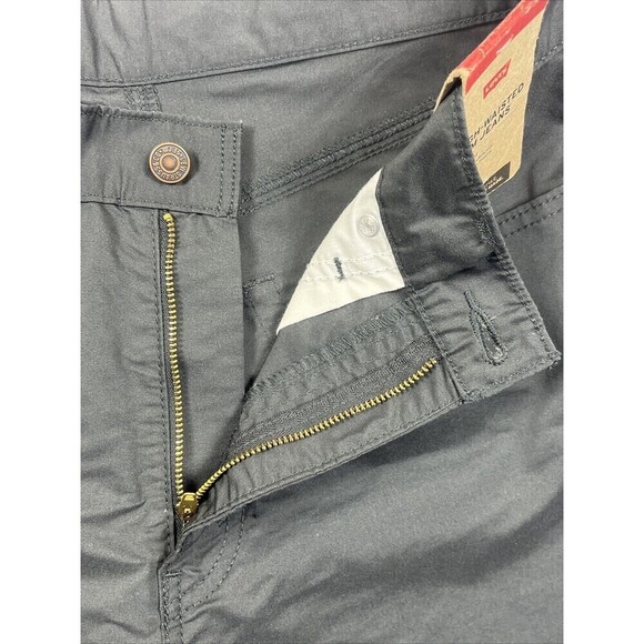 Levi's Women's High-Waisted Mom Jeans Black Size 29x30 NWT - Picture 3 of 7